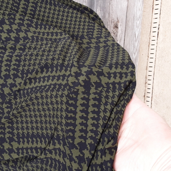 Alfani green and black patterned blouse size large - Picture 5 of 8